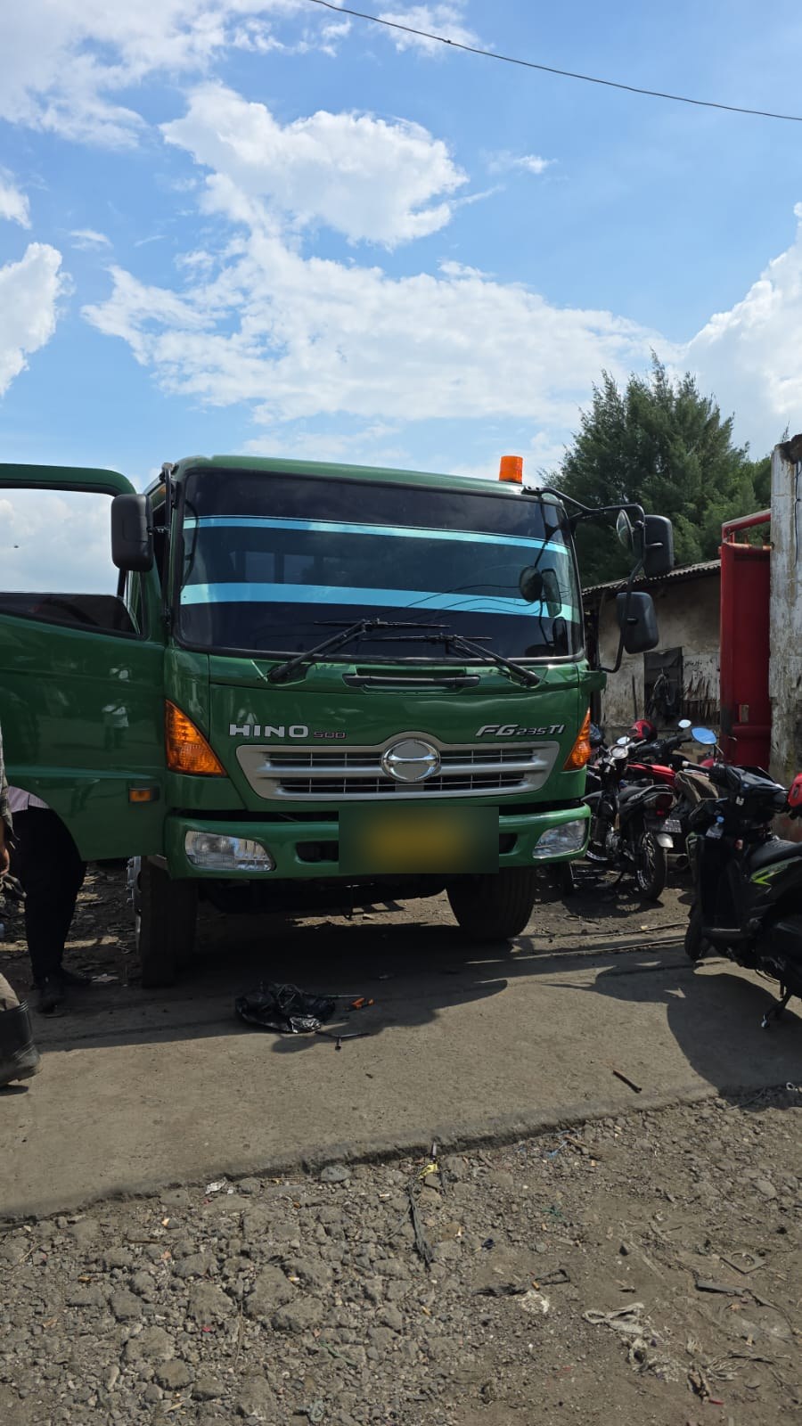 Hino FG235TI